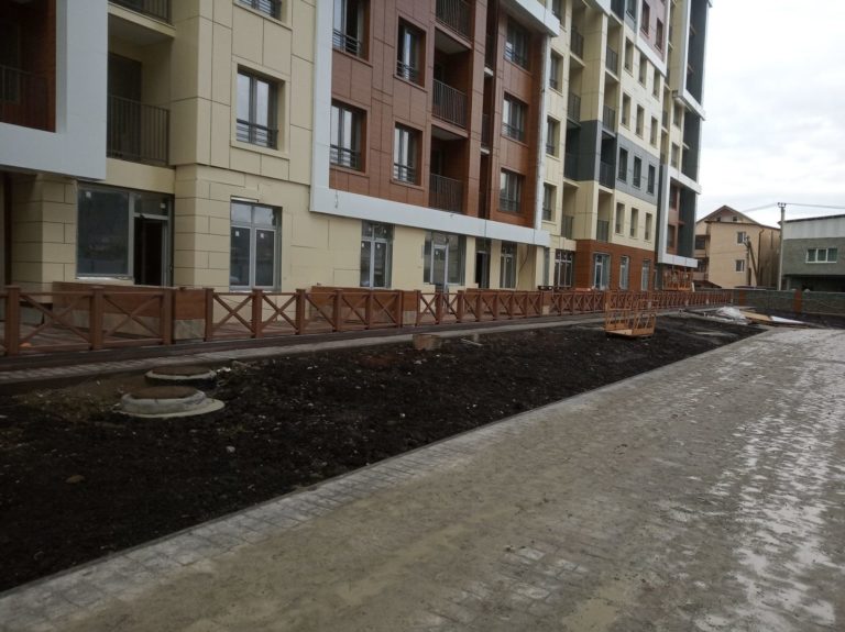 Обустройство ограждениями из ДПК в ЖК «Каравелла Португалии» в г. Сочи