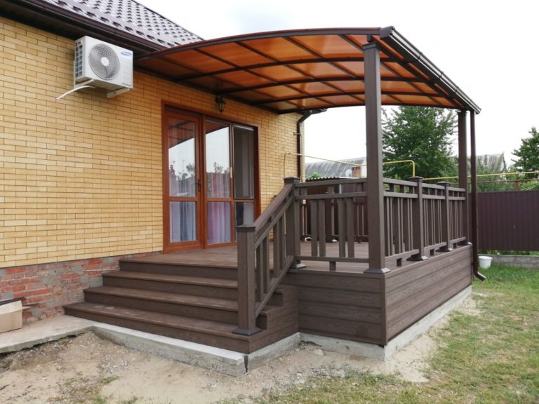 Обустройство террасы под навесом из ДПК в Краснодаре